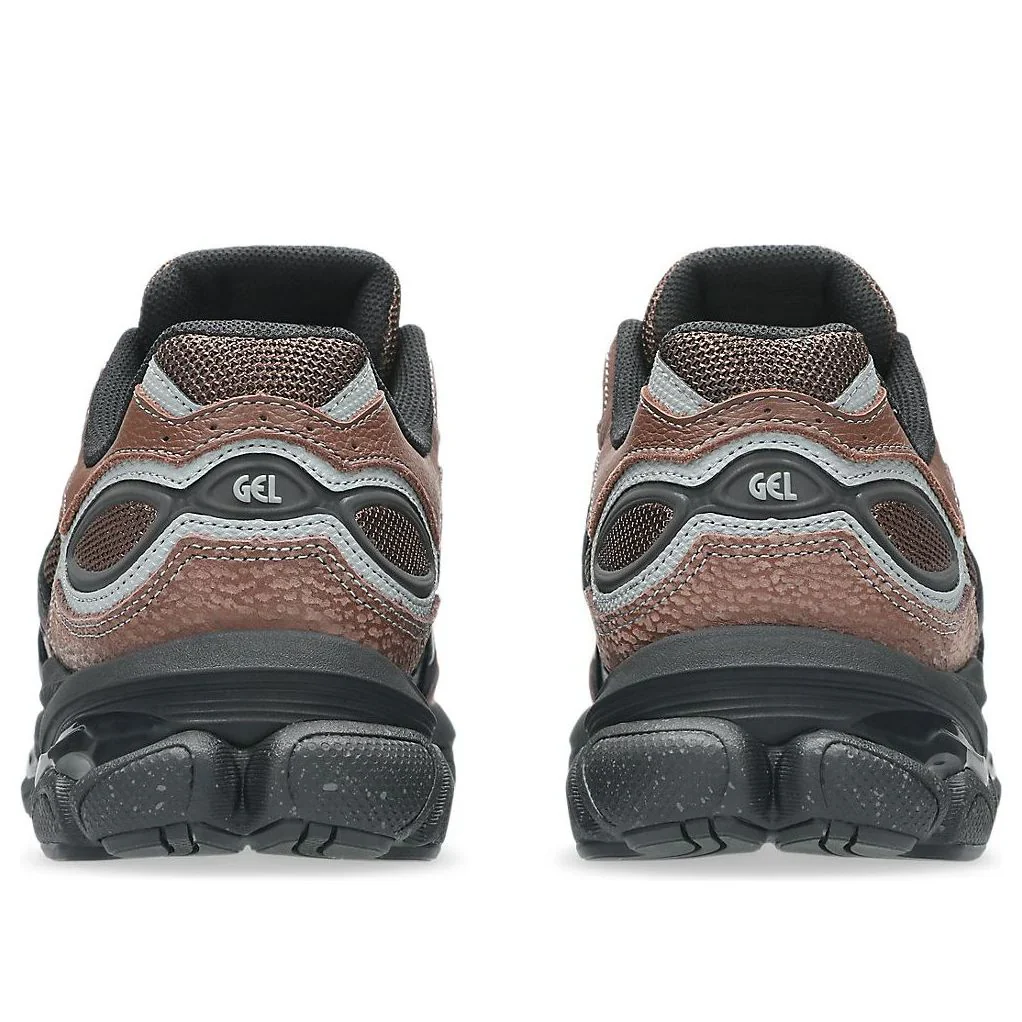 1203A896 200 ASICS Gel-NYC 2.0 SSHS HAL STUDIOS Architecture of Everyday Life Mahogany - Image 3