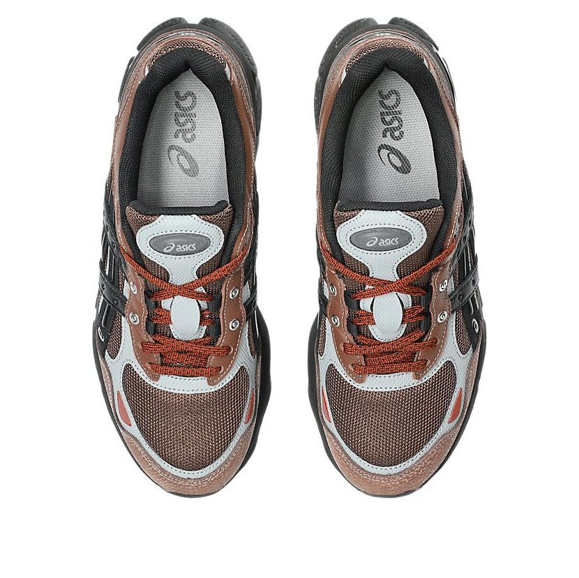 1203A896 200 ASICS Gel-NYC 2.0 SSHS HAL STUDIOS Architecture of Everyday Life Mahogany - Image 4