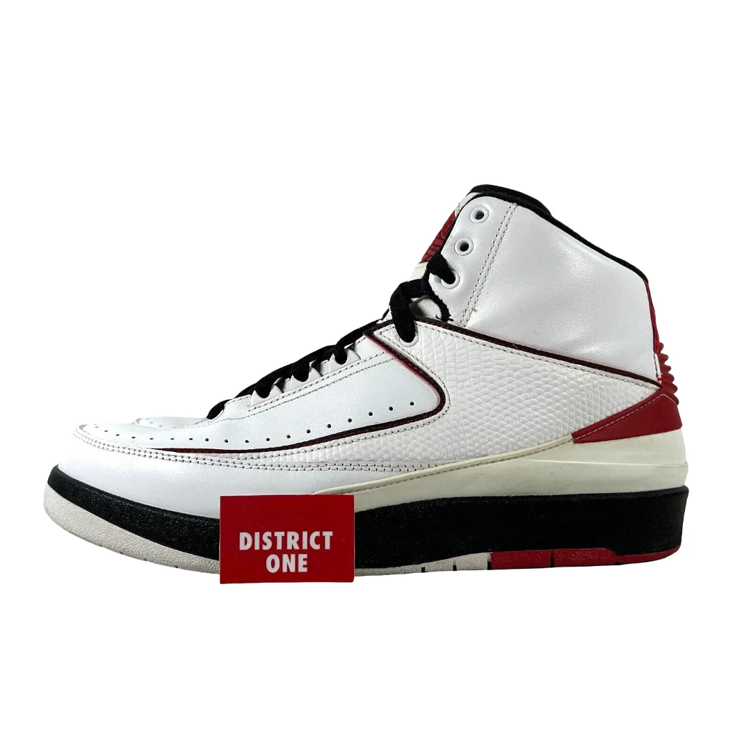 395709 101 Jordan 2 Retro QF White Varsity Red (2010) [USED] - 8 M (Used)