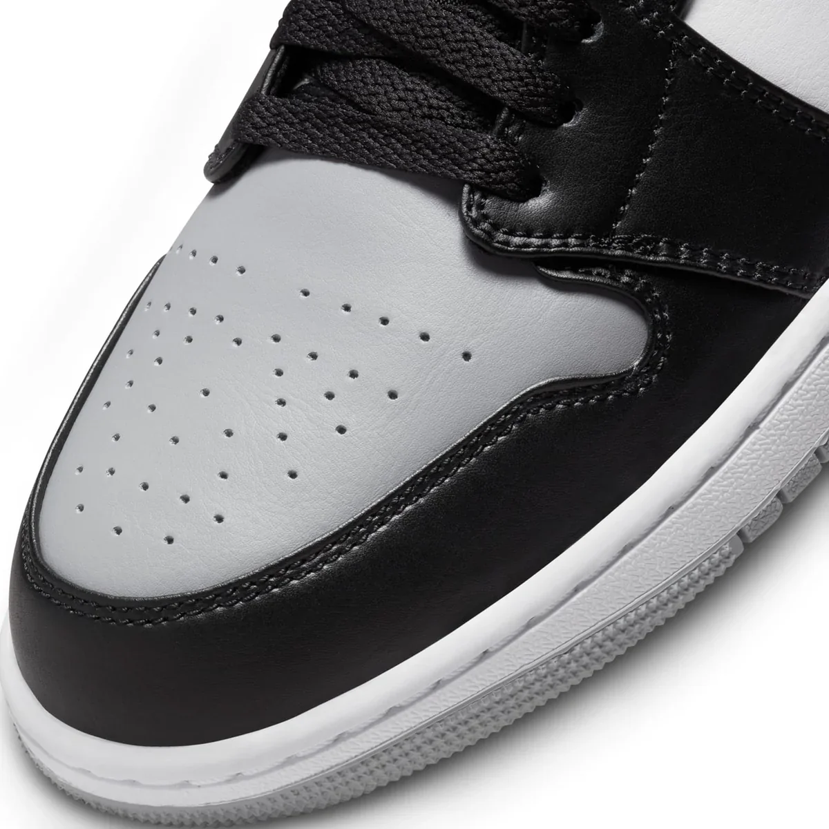 553558 052 Air Jordan 1 Low Shadow Toe - Image 4