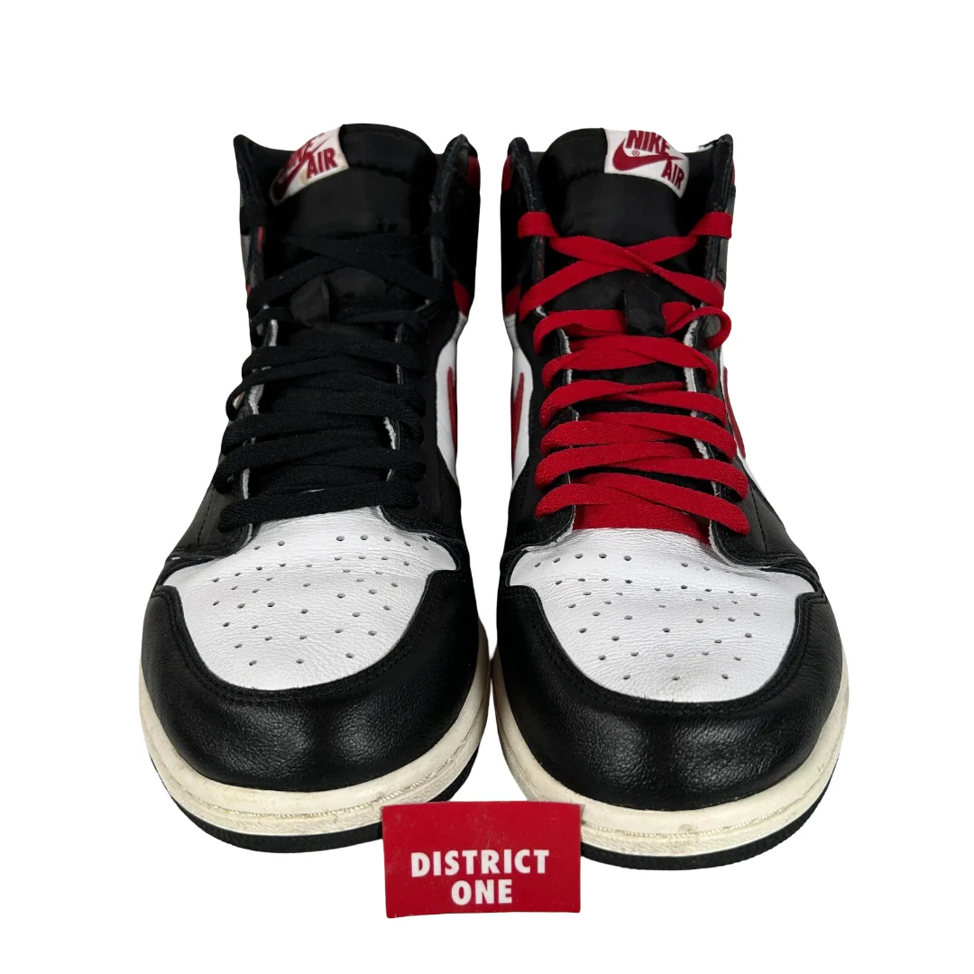 555088 061 Jordan 1 Retro High Bloodline [USED] - 13 (Used) - Image 2