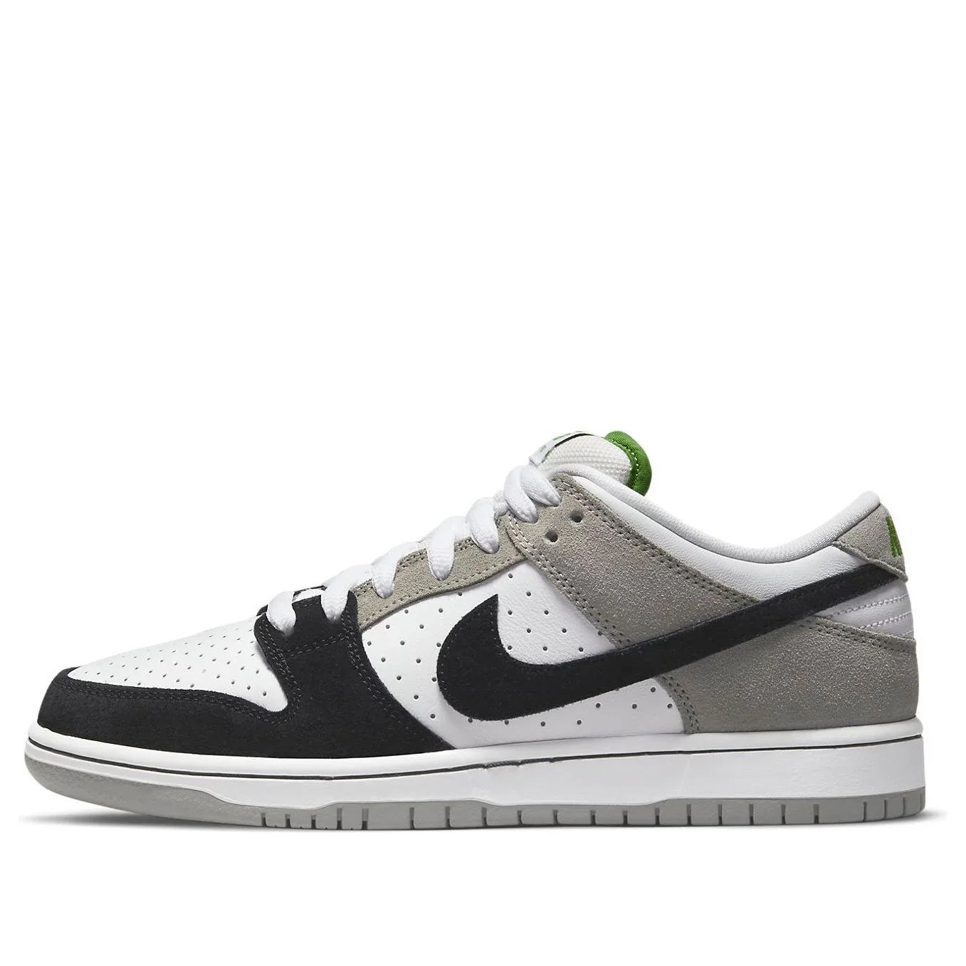 BQ6817 011 Nike SB Dunk Low Chlorophyll