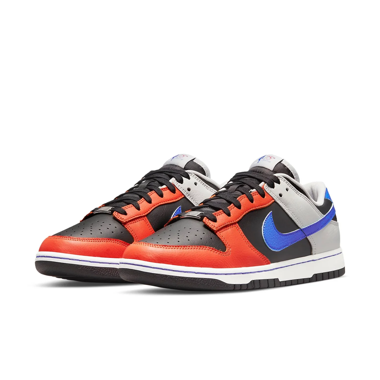 DD3363 002 Nike Dunk Low EMB NBA 75th Anniversary Knicks - Image 3