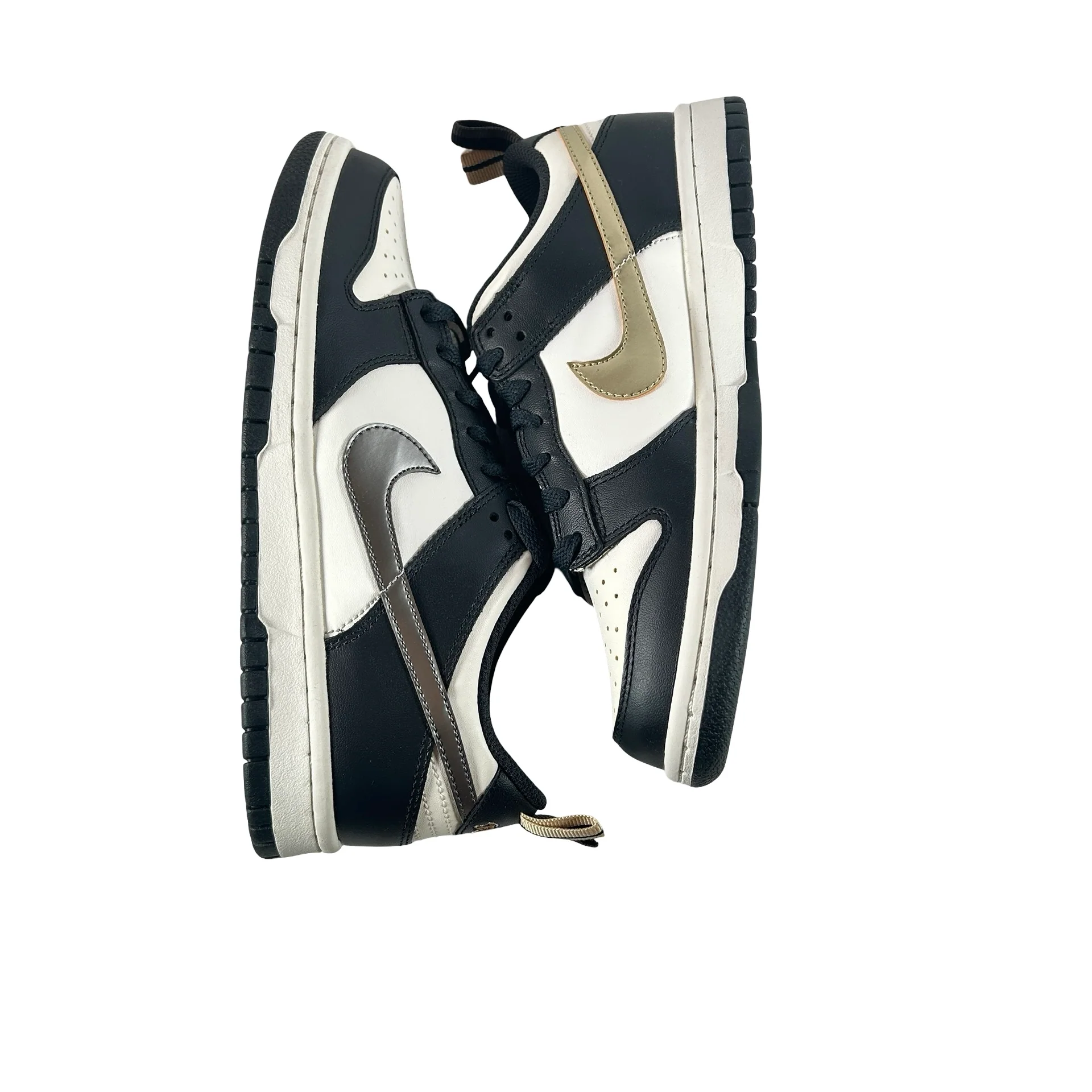 DH9764 001 Nike Dunk Low Black White Metallic (GS) [CONDITIONAL] - 5.5 Y (Yellowing) - Image 4