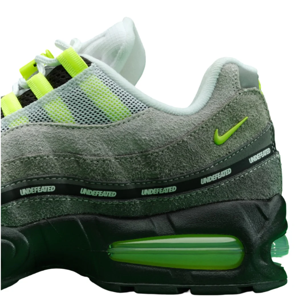 IB4523 004 Nike Air Max 95 SP Undefeated Geo NYC Neon - Image 4