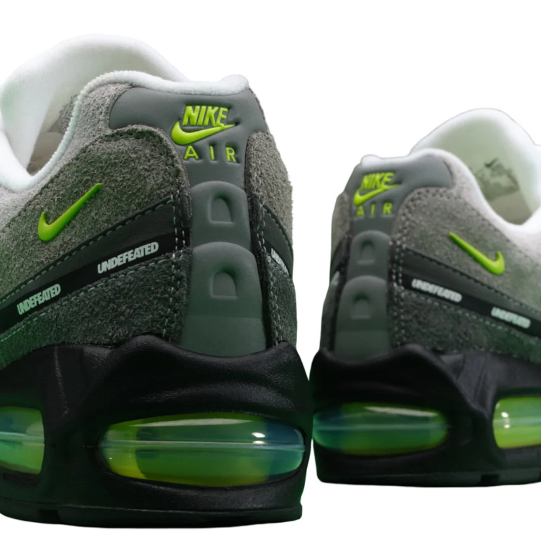 IB4523 004 Nike Air Max 95 SP Undefeated Geo NYC Neon - Image 5